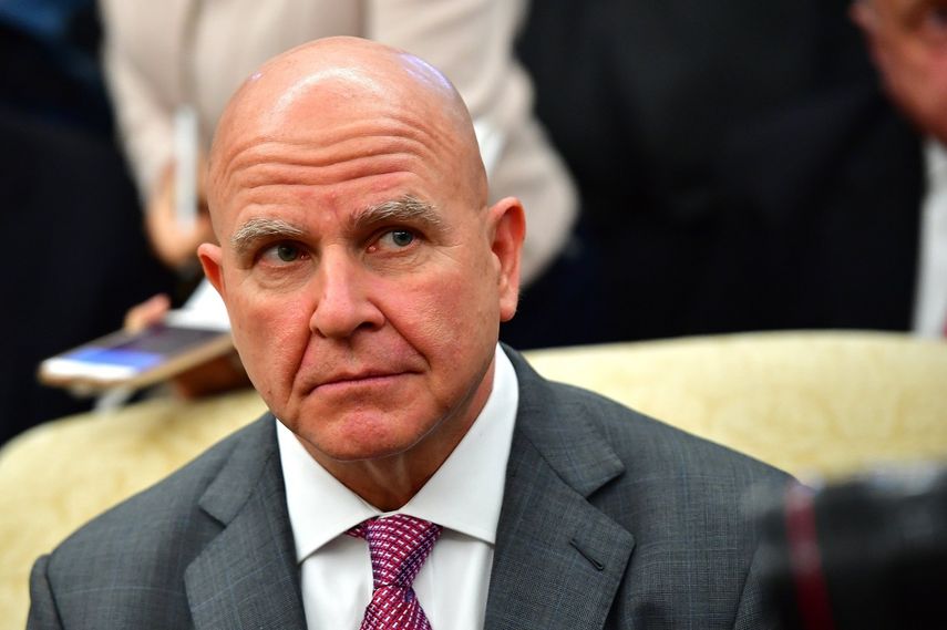 El actual asesor de seguridad de la Casa Blanca, H.R.&nbsp;McMaster, durante una reunión con el presidente Donald Trump.&nbsp;