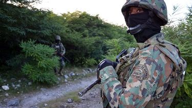 Durante la búsqueda de 43 estudiantes normalistas, las autoridades mexicanas han encontrado restos humanos en otras zonas del estado de Guerrero. (Foto AP)