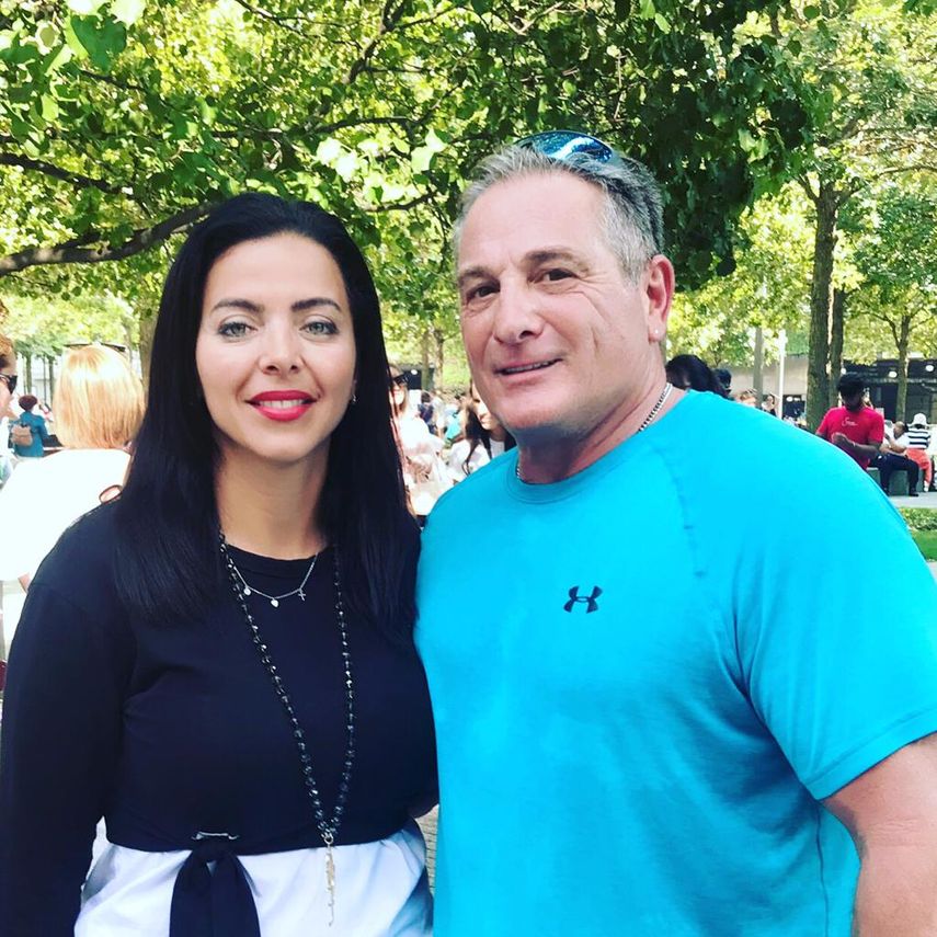 La periodista Sof&iacute;a Lachapalle junto al agente de la polic&iacute;a de Nueva York, Joe Toscano, que la rescat&oacute; durante los ataques del 9/11.