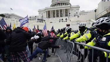 Vista parcial de manifestantes frente al Capitolio el 6 de enero de 2021.