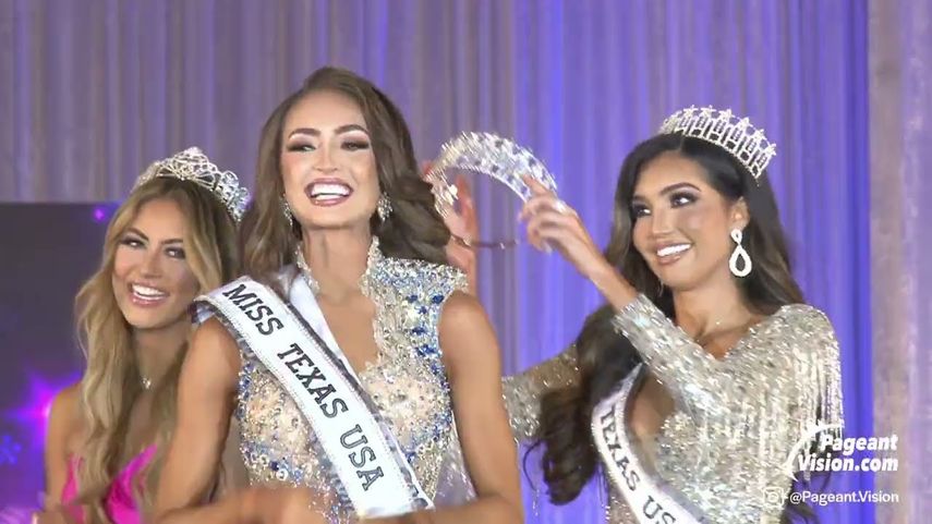 La representante de Texas, R’Bonney Gabriel, se alzó con la corona de Miss USA 2022, el cual se realizó en Reno, Nevada. La modelo, de 28 años, tiene ascendencia filipina por su madre, y es diseñadora de moda.&nbsp;