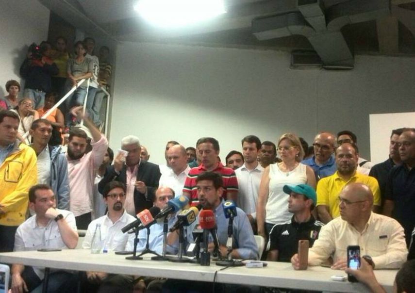 Pese a las acusaciones, el alcalde de Sucre, quien estuvo acompañado por varios dirigentes opositores, reiteró el llamado a los ciudadanos a asistir a la movilización convocada este miércoles