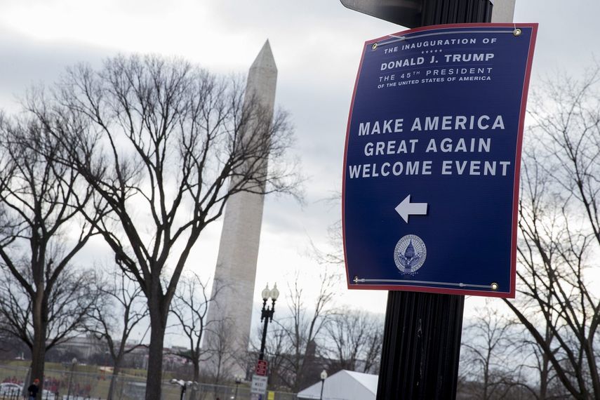 Carteles para peatones indican la entrada del evento Make America Great Again! (Hagamos a América grande de nuevo) en el Monumento Lincoln en&nbsp;Washington.