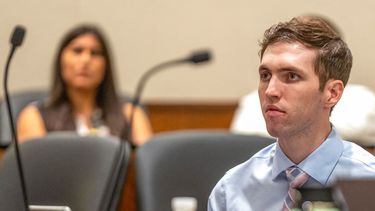 Tyler Robinson, acusado de asesinar a Charlie Kirk, comparece durante una audiencia en el Cuarto Tribunal de Distrito el 11 de diciembre de 2025 en Provo, Utah.