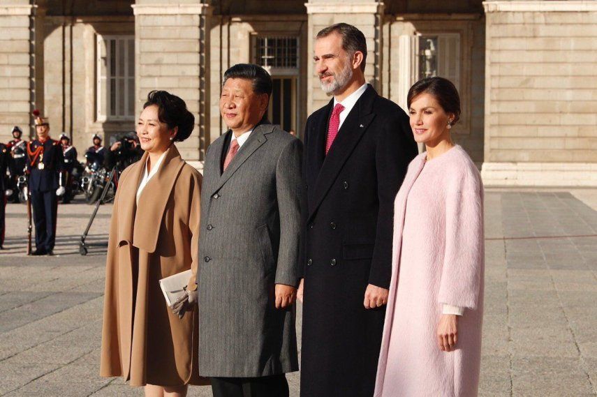 Recibimiento oficial de los reyes Felipe VI y Letizia al presidente de la República Popular China, Sr. Xi Jinping y su esposa, Peng Liyuan, en una visita de Estado de China en 2018.