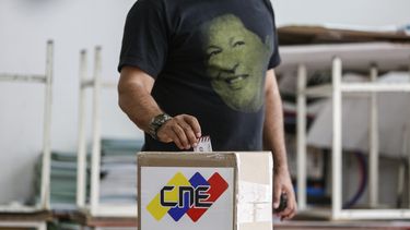 La oposición venezolana anunció que mantendrá sus protestas en las calles contra la Asamblea Nacional Constituyente, elegida este domingo con la única participación de las fuerzas progubernamentales.