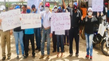 Venezolanos protestaron este viernes 25 de septiembre de 2020 contra la deficiencia de los servicios b&aacute;sicos.