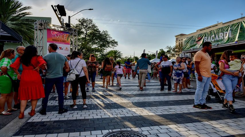 Entre ayer, sábado 4, y hoy, 5 de marzo, Miami celebra el popular Carnaval de la Milla a lo largo del emblemático y pintoresco sector de Miracle Mille, en Coral Gables.