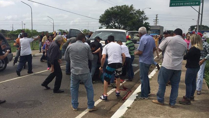 Según reportes en las redes sociales, Wadsquier fue arrollada por una camioneta identificada con el Instituto Venezolano para los Seguros Sociales (IVSS).