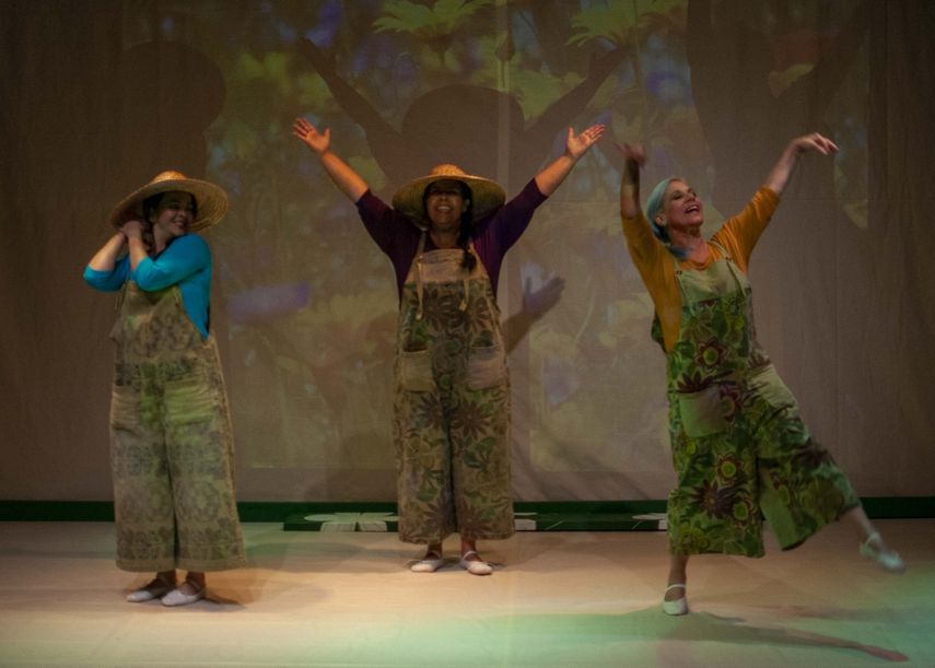 El montaje puede resultar muy atractivo a los más pequeños, en parte por el uso de títeres coloridos.