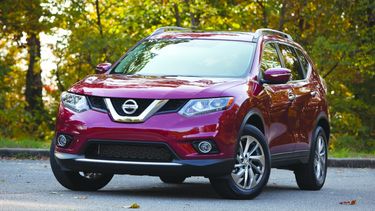 El nuevo Nissan Rogue viene en los modelos S, SV, SL y es estándar la tracción total y 70 pies cúbicos de espacio de maletero