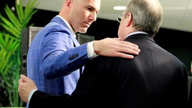 Florentino Pérez comenzó el proyecto de convertir a Zidane en técnico del Real Madrid. (EFE)