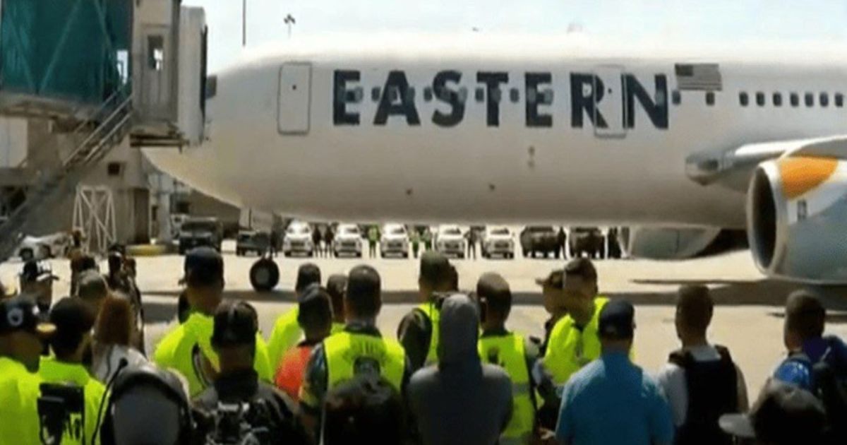 Tercer vuelo con venezolanos deportados desde EEUU llega a Caracas con 175 personas