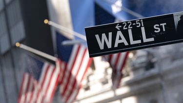 Las banderas de EEUU en la fachada de Wall Street.&nbsp;