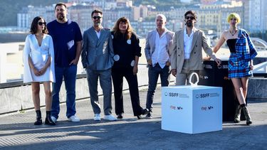 La actriz española Laia Costa, el actor libanés Hovik Keuchkerian, el actor español Hugo Silva, la directora española Isabel Coixet, el actor español Luis Bermejo, el actor español Francesco Carril y la actriz sueca Ingrid García Jonsson, posan durante el photocall de la película Un amor durante la 71ª edición del Festival de San Sebastián. &nbsp;