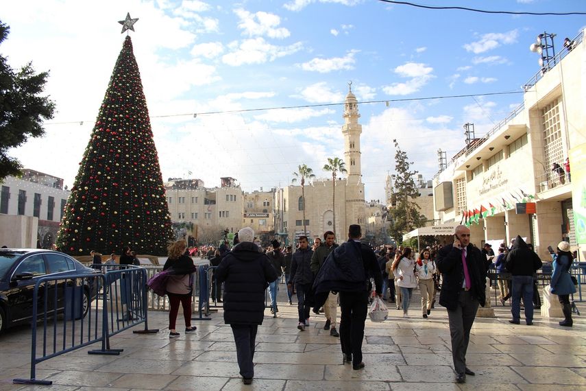 Las festividades de&nbsp;Navidad&nbsp;comenzaron en una Tierra Santa marcada por el conflicto con el tradicional peregrinaje desde Jerusalén hasta la basílica de la Natividad de Belén del máximo representante de la Iglesia Católica en la región, Pierbattista Pizzaballa.&nbsp;