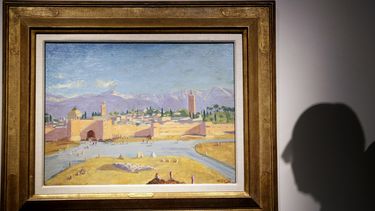 La pintura “Tower of the Koutoubia Mosque” (Torre de la mezquita Kutubía) de óleo sobre lienzo de Sir Winston Churchill Painted creada en enero de 1943 es presentada en casa de subastas Christies en Londres, el viernes 29 de enero de 2021.&nbsp;