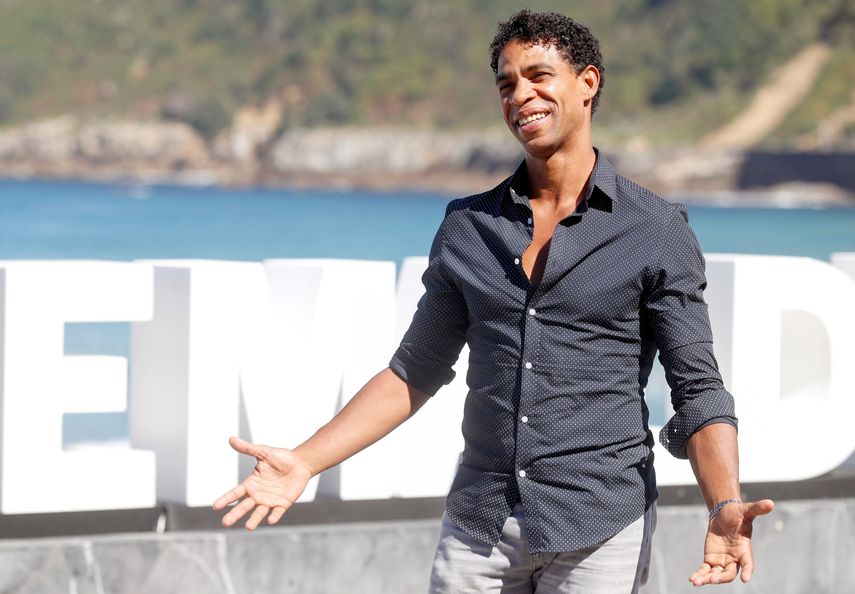 El bailarín cubano Carlos Acosta presenta en el Festival de San Sebastián la película&nbsp;Yuli, basada en su su libro&nbsp;&nbsp;No mires atrás y dirigida por la española Iciar Bollaín.