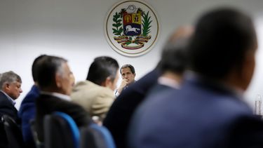 Juan Guaidó (cen.), presidente encargado de Venezuela.