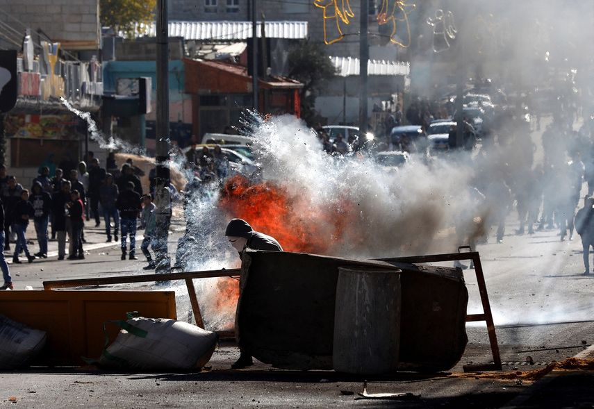 El Ejército israelí confirmó enfrentamientos en seis puntos de la frontera con Gaza y en múltiples localidades en Cisjordania.
