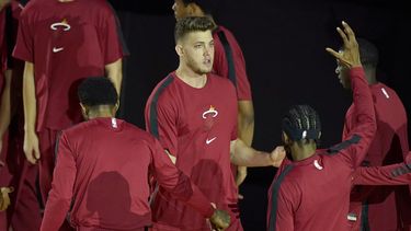 Los Heat cambian a jugador suspendido por insulto antisemita