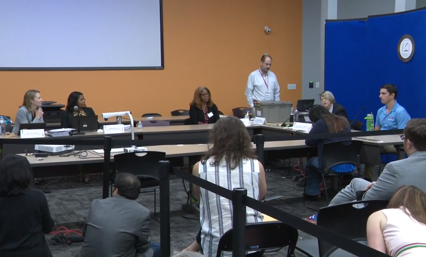 Los funcionarios en el Condado de Broward cuando finalizaban el recuento de votos.&nbsp;