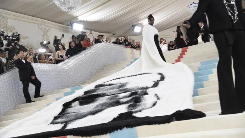 Jeremy Pope llega a la gala del Instituto del Vestido del Museo Metropolitano de Arte para celebrar la inauguración de la exposición Karl Lagerfeld: A Line of Beauty el lunes 1 de mayo de 2023 en Nueva York.