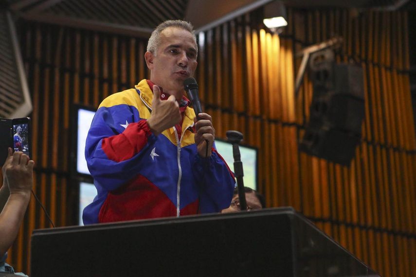 Bernal indicó que el pueblo tiene que hacer el esfuerzo para organizarse y hacer contraloría política y social a través de ellos.