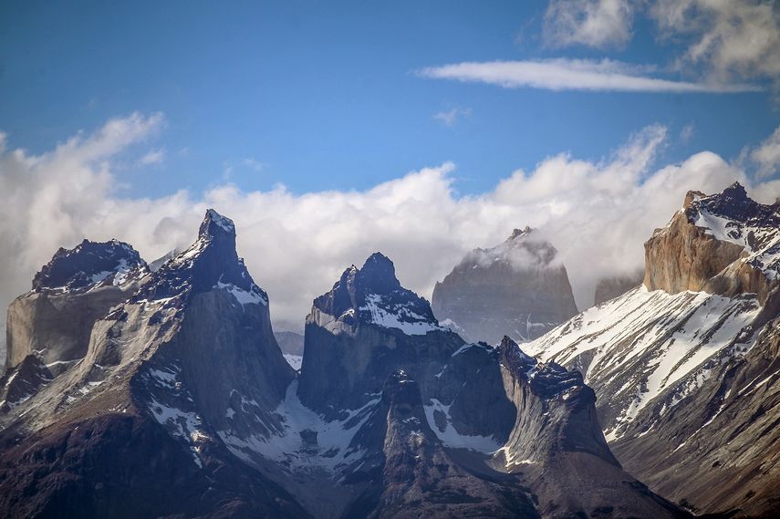 Vista de las Torres del Paine donde se produjo la fractura del milenario glaciar Grey en noviembre de&nbsp;2017. La masa de hielo de 244 kilómetros cuadrados ha ido retrocediendo de forma continua desde 1945 y es uno de los glaciares chilenos que más superficie ha perdido en los últimos años.