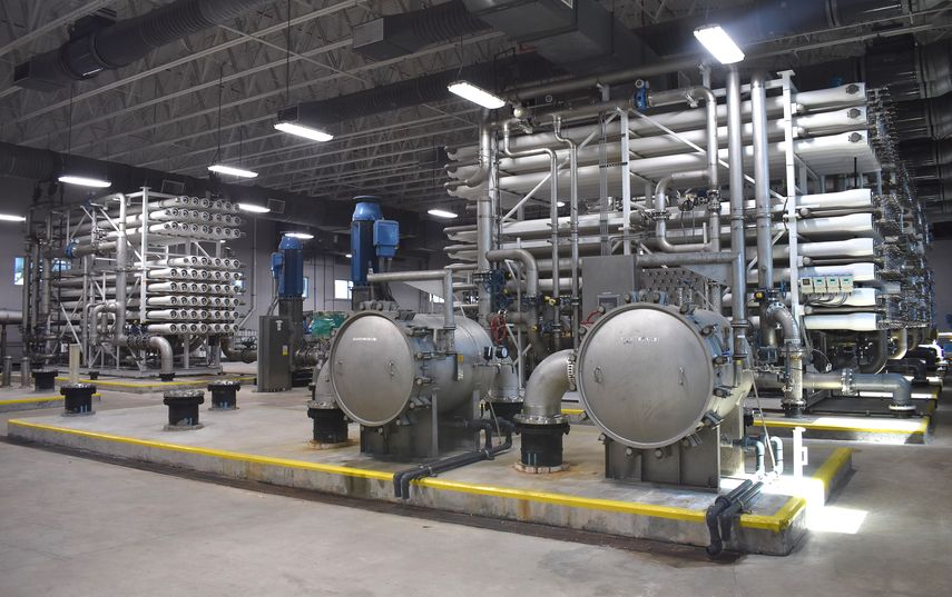 Planta de Osmosis Inversa en Hialeah que produce 17 millones de galones de agua potable al día. Planta de Osmosis Inversa en Hialeah que produce 17 millones de galones de agua potable al día.