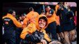 Lando Norris posa con el trofeo del Gran Premio de Australia en la Fórmula 1