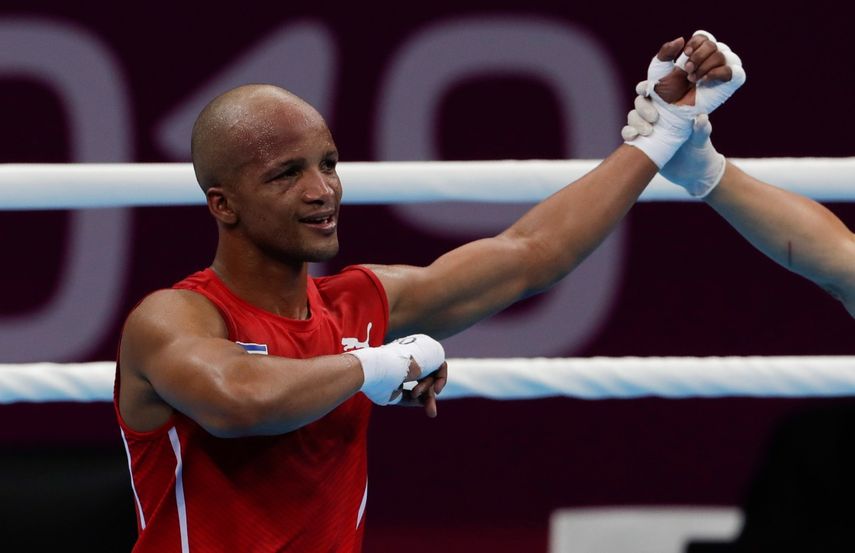 El cubano El cubano Roniel Iglesias festeja luego de imponerse al dominicano Rohan Polanco para ganar el oro en los Juegos Panamericanos de Lima, dentro de la categoría welter.&nbsp;
