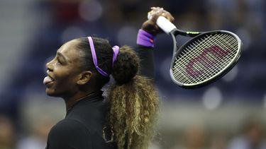 Serena Williams reacciona durante el partido ante la ucraniana Elina Svitolina en las semifinales del US Open, el jueves 5 de septiembre de 2019, en Nueva York.
