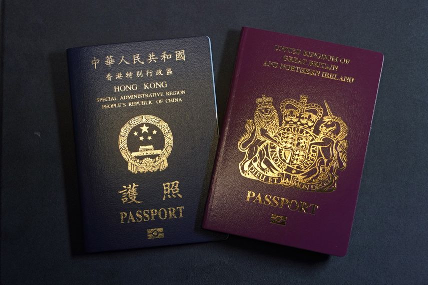 Un pasaporte británico nacional extranjero (BNO) y un pasaporte de Hong Kong, en Hong Kong, el viernes 29 de enero de 2021.&nbsp;
