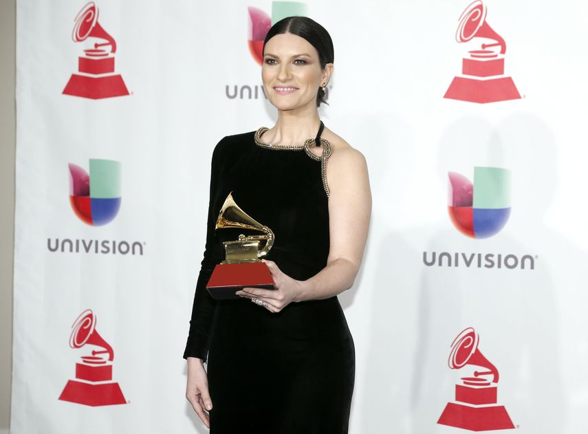 Laura Pausini posa en la sala de prensa con el premio a Mejor álbum vocal pop tradicional por Hazte sentir en los Latin Grammy el 15 de noviembre de 2018 en el MGM Grand Garden Arena en Las Vegas. Pausini será una de las anfitrionas de la 23 entrega anual de la Academia Latina de la Grabación en Las Vegas el 17 de noviembre de 2022.