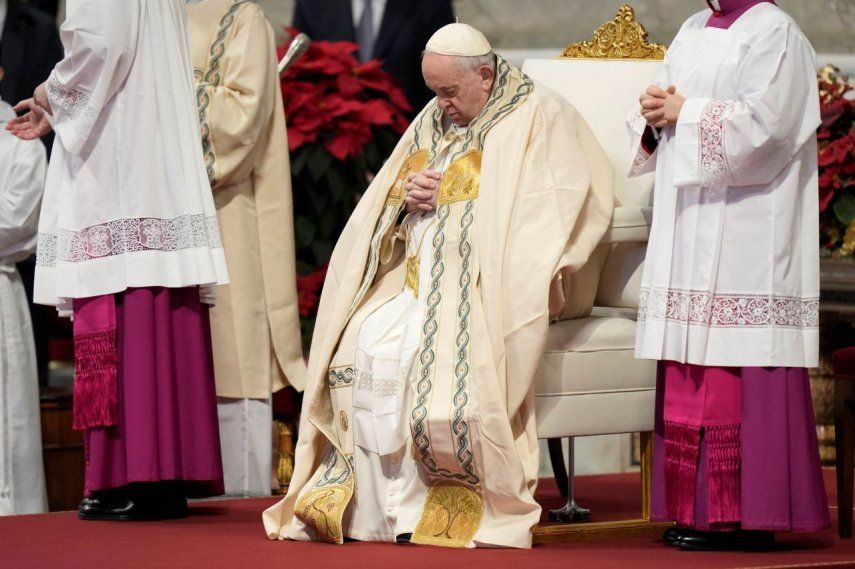 El papa Francisco asiste a la misa de Año Nuevo el 1 de enero de 2023, en la basílica de San Pedro, en el Vaticano.&nbsp; &nbsp;