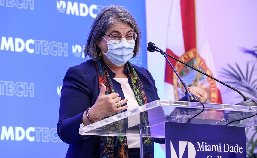 La alcaldesa del condado Miami-Dade, Daniella Levine Cava, durante la presentación en MDC.