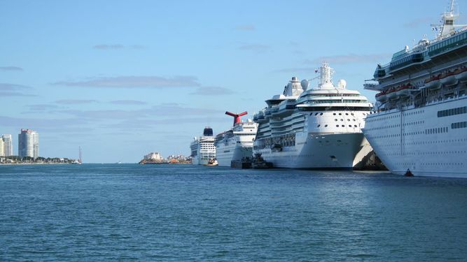 EEUU cancela advertencias de viajes en crucero por COVID-19