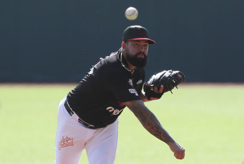El abridor Yoanys Quiala lanza por M&eacute;xico en el primer inning del partido de la Serie del Caribe frente a Panam&aacute;, en San Juan, Puerto Rico, el lunes 3 de febrero de 2020