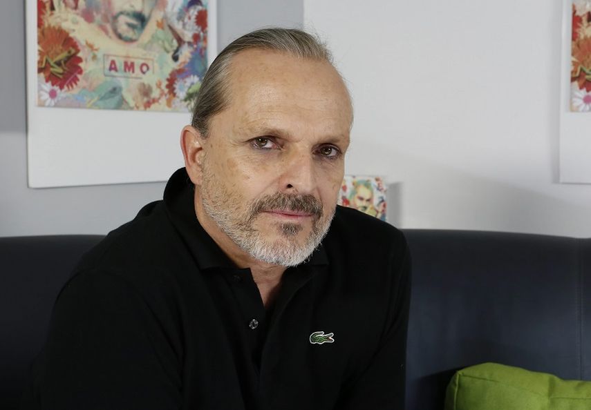 El cantante español posa para la prensa. (EFE)