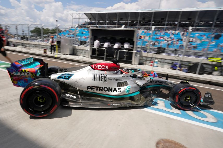 El británico George Russell, de Mercedes, sale de los fosos durante la primera práctica para el Gran Premio de Miami, el viernes 6 de mayo de 2022&nbsp;