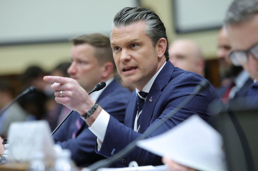 El Secretario de Defensa, Pete Hegseth, testifica ante el Comité de Servicios Armados de la Cámara en el Edificio de Oficinas Rayburn de la Cámara el 29 de abril de 2026 en Washington, DC.