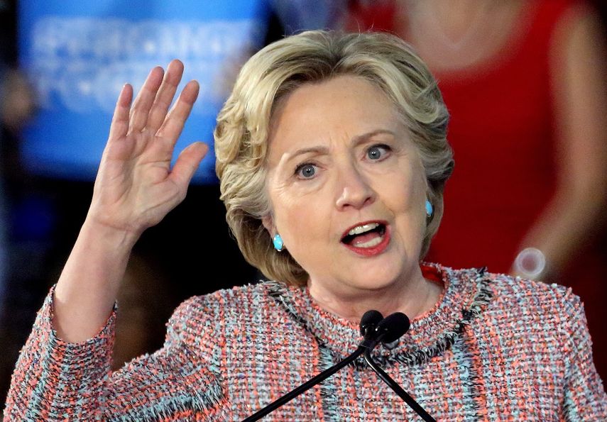 Hillary Clinton se ha presentado como la antítesis de un Trump que cada vez cae más y más bajo.&nbsp;