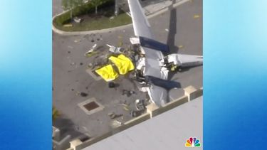 Imagen del accidente de una avioneta en Broward tomada de un video publicado en Twitter el 28 de agosto de 2020 por el canal de noticias NBC6.