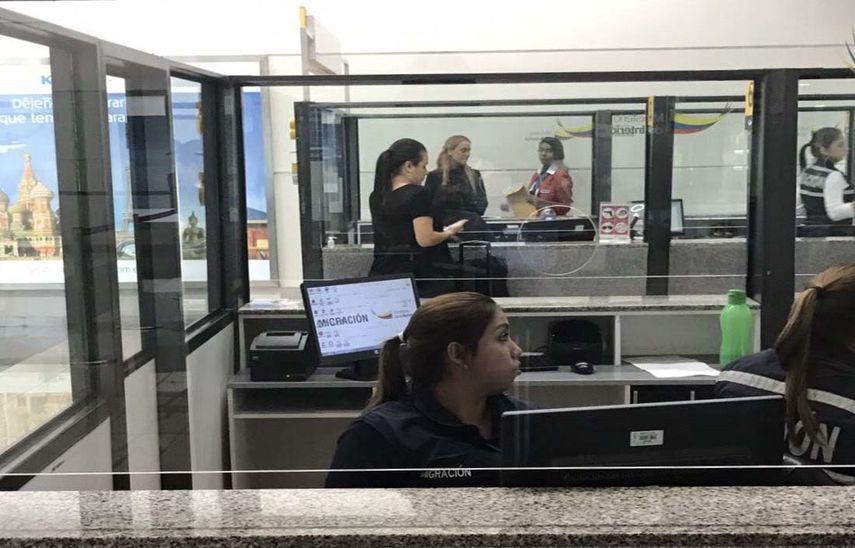 Lilian Tintori arribó en la madrugada del jueves a Guayaquil, invitada por el candidato opositor Guillermo Lasso, para desarrollar actividades conjuntas en varias ciudades ecuatorianas.&nbsp;