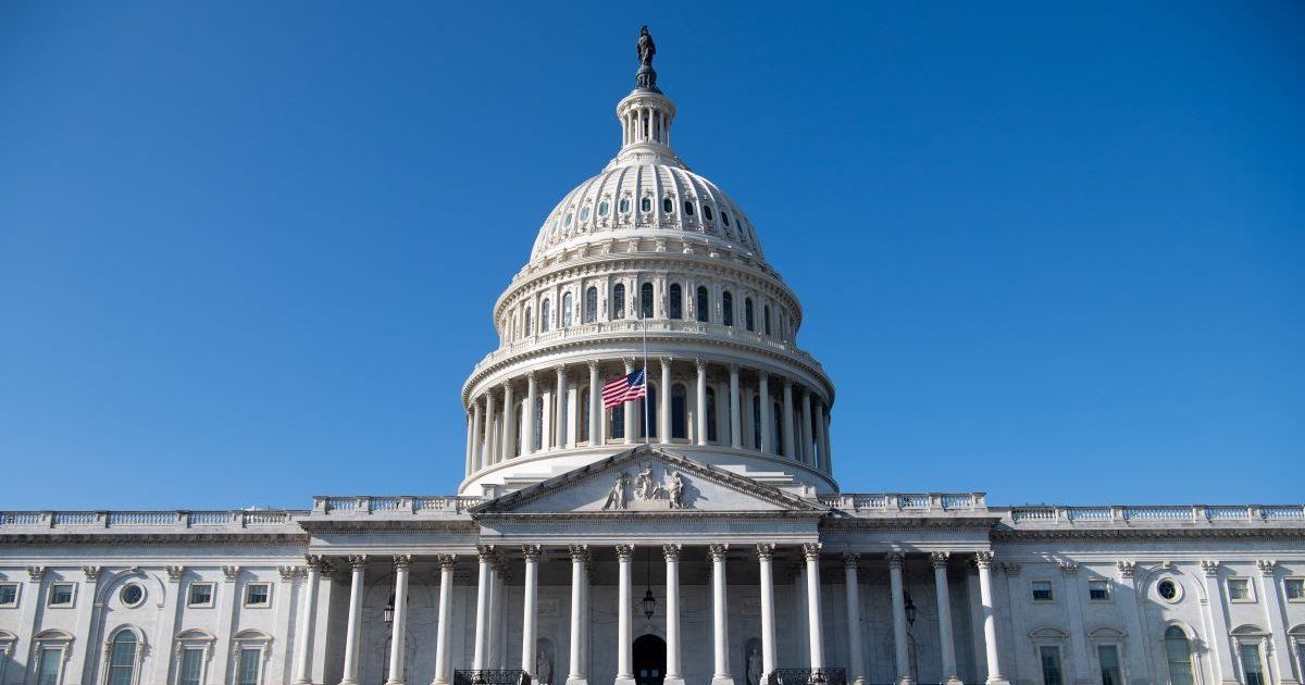 Reserva Federal hace un 2do recorte de tasas, mientras sigue la parálisis presupuestaria