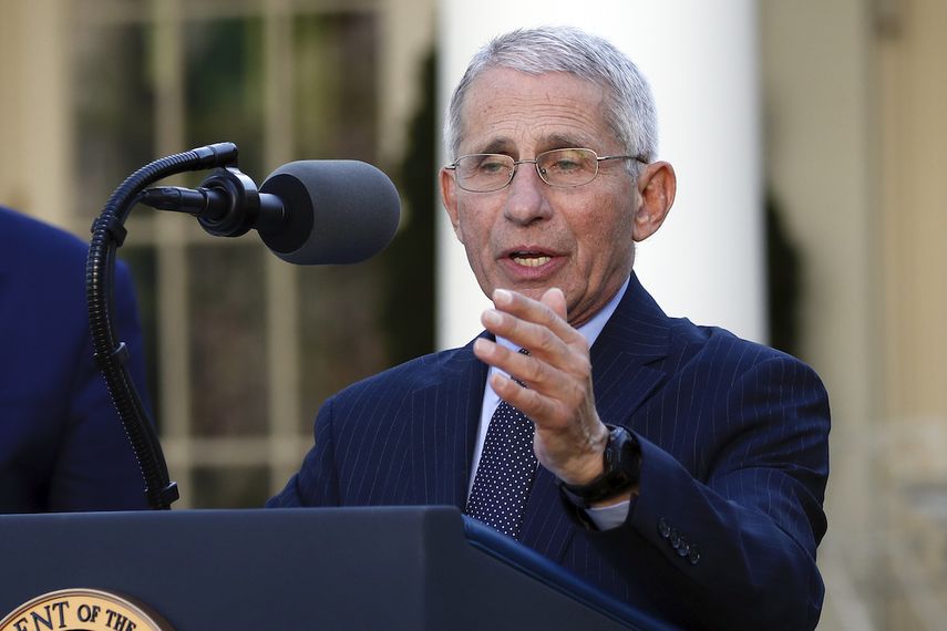El doctor Anthony Fauci, director del Instituto Nacional de Alergias y Enfermedades Infecciosas, habla sobre el coronavirus en el Rose Garden de la Casa Blanca, el 30 de marzo de 2020, en Washington. 