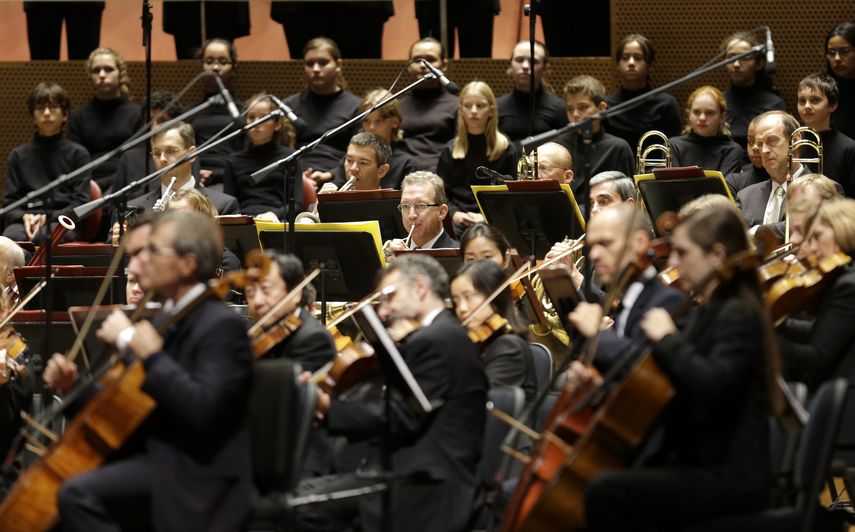 Algunos de los miembros que conforman la Orquesta Sinfónica de Chicago durante un concierto en septiembre de 2012.
