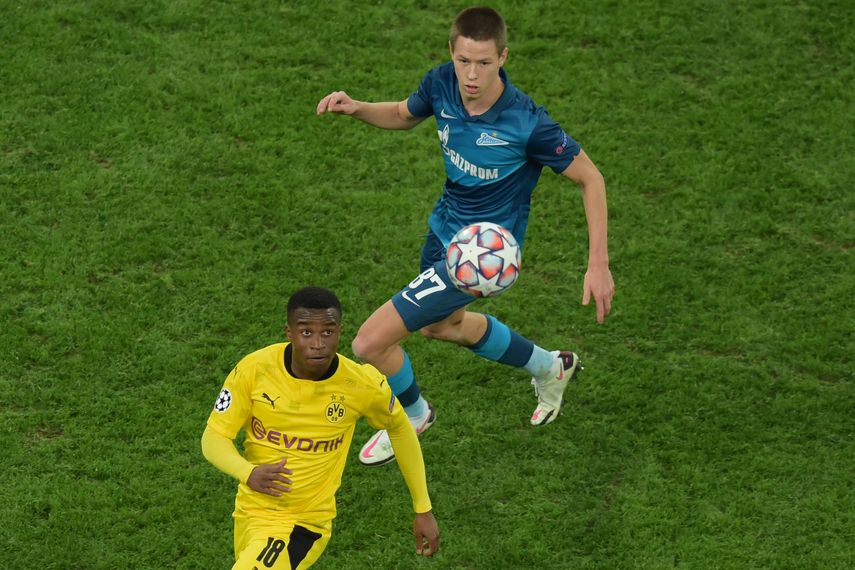 El joven futbolista saltó a la cancha en el minuto 58 en sustitución de Felix Passlack.