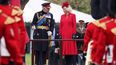 El rey Carlos III de Gran Bretaña y Camila, la reina consorte de Gran Bretaña, asisten a una ceremonia para presentar los nuevos estándares y colores a la Marina Real, los socorristas del Regimiento Montado de Caballería Doméstica, la Compañía del Rey de la Guardia de Granaderos y el Kings Color Squadron de la Royal Air Force en el Palacio de Buckingham, en Londres, el 27 de abril de 2023.